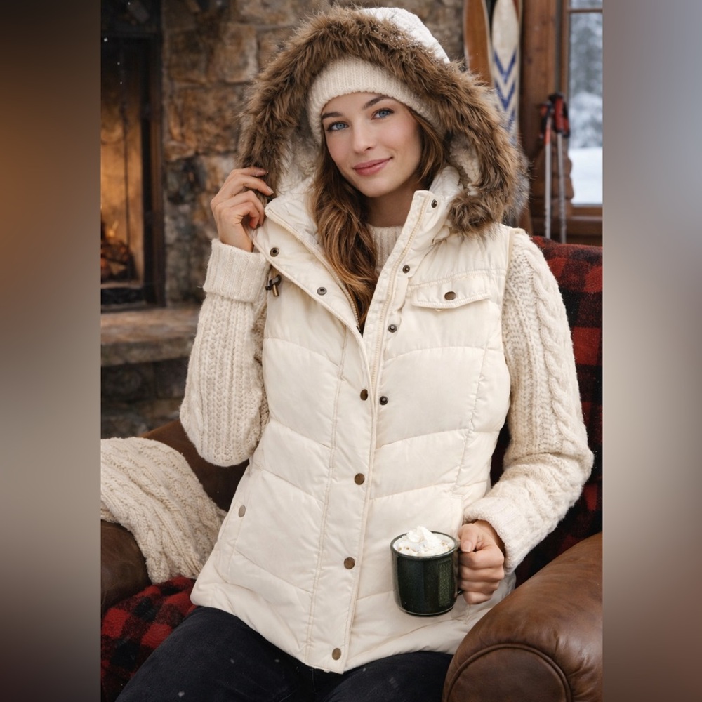 Banana Republic Ivory Quilted Puffer Vest Large Faux Fur Hood Ski Lodge Cozy